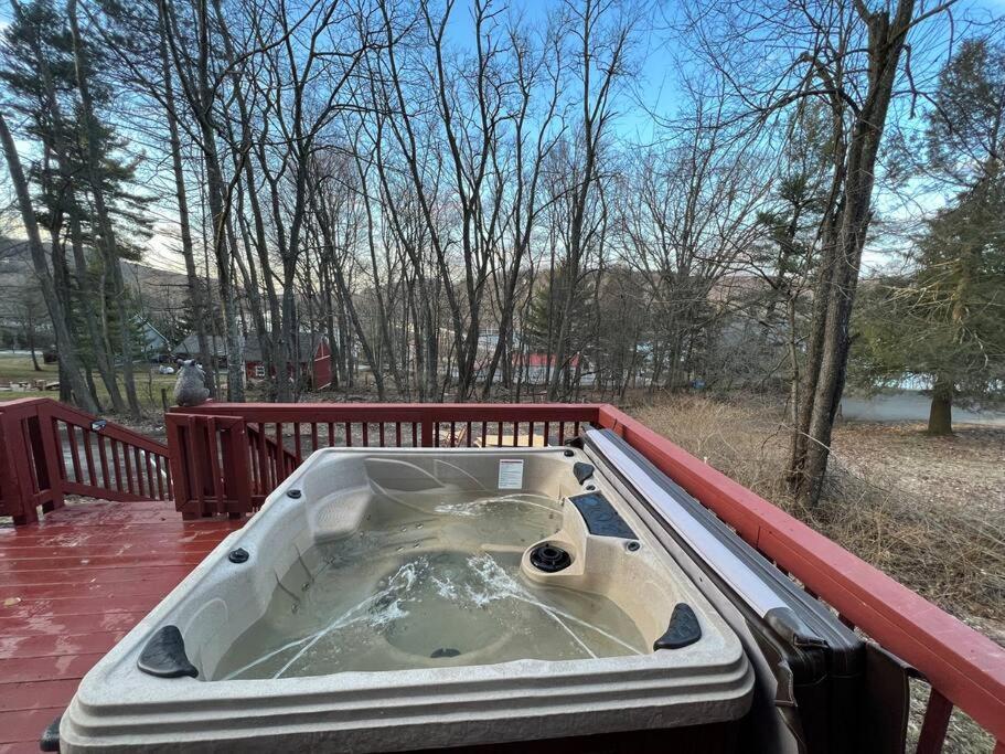 Cubs Den - Hot Tub- Walk To Lake- Fire Pit - Kayaks オークランド エクステリア 写真