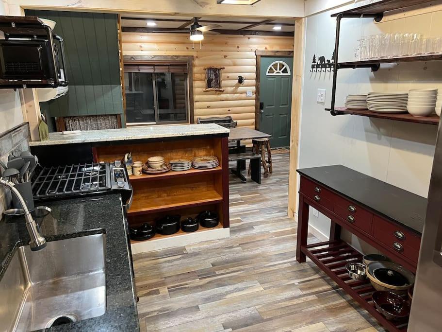 Cubs Den - Hot Tub- Walk To Lake- Fire Pit - Kayaks オークランド エクステリア 写真