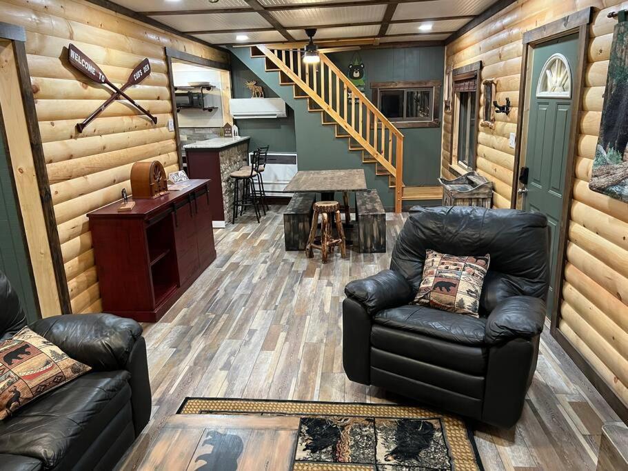 Cubs Den - Hot Tub- Walk To Lake- Fire Pit - Kayaks オークランド エクステリア 写真