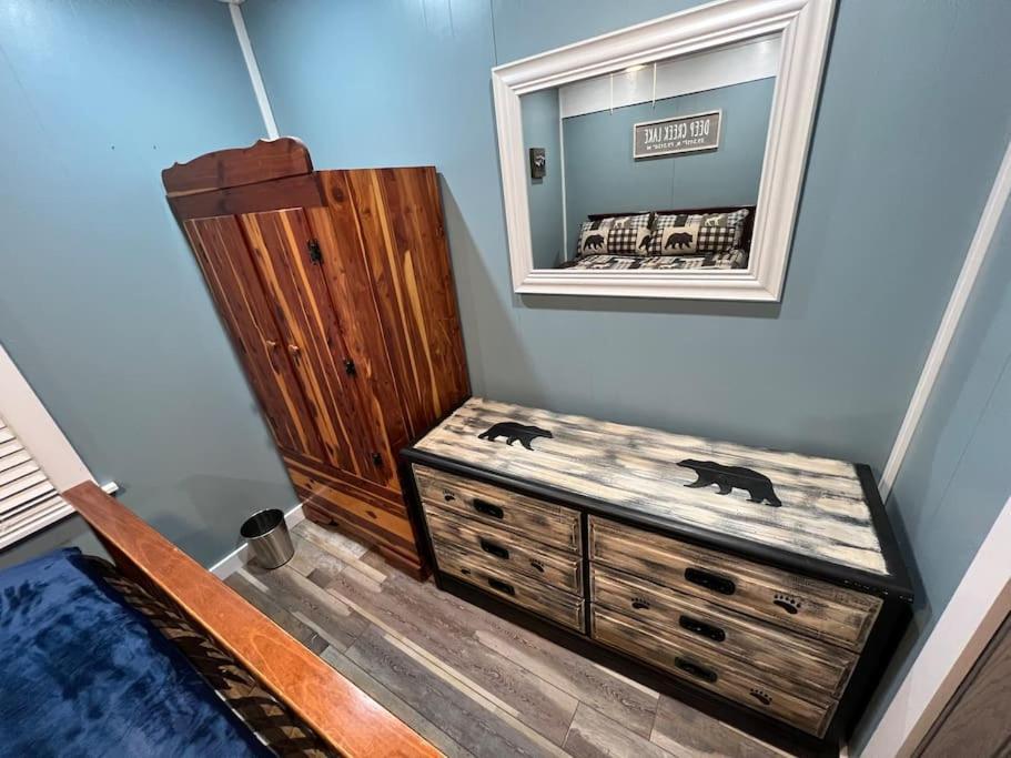 Cubs Den - Hot Tub- Walk To Lake- Fire Pit - Kayaks オークランド エクステリア 写真